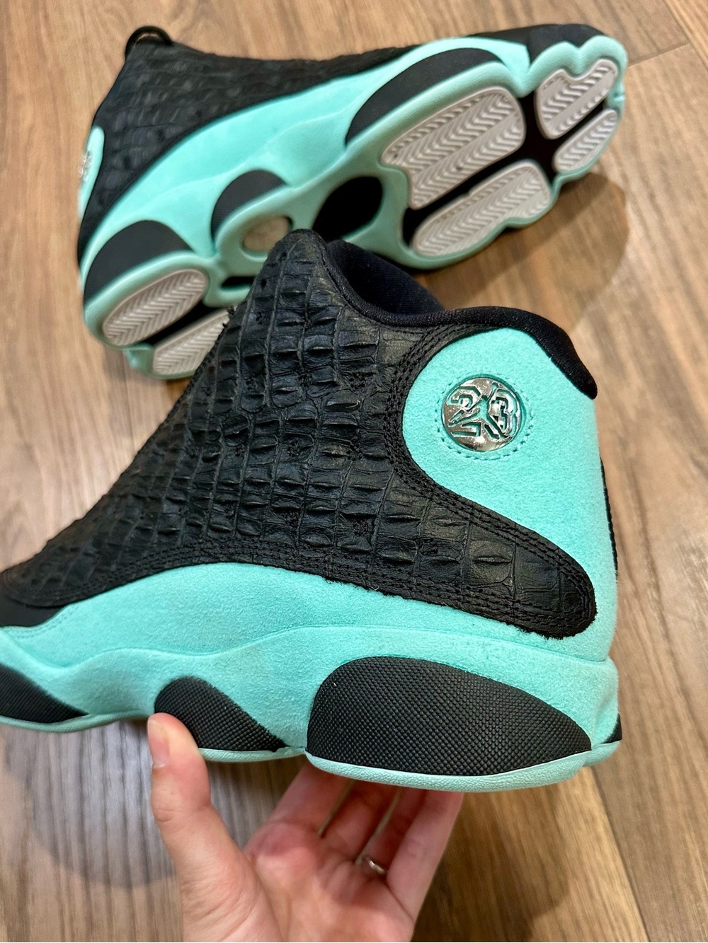 LIKE NEW - Men’s Air Jordan 13 Retro “Black Island Green” - Picture 4 of 10